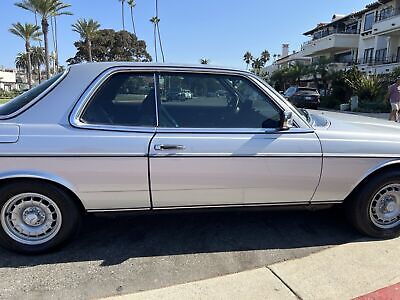 Mercedes-Benz-300-Series-Coupe-1982-Grey-137921-5