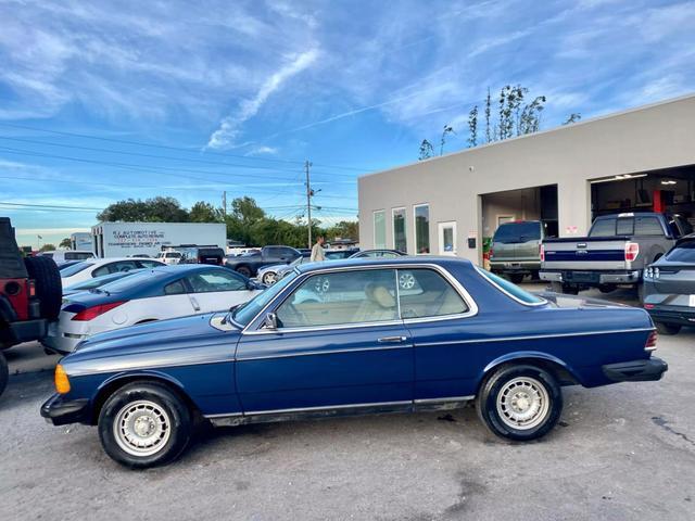 Mercedes-Benz-300-Series-Coupe-1984-Blue-Tan-183922-4