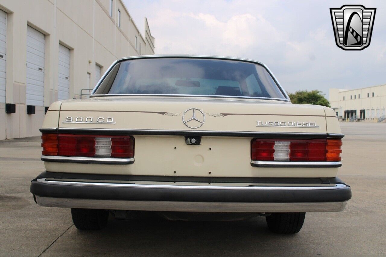 Mercedes-Benz-300-Series-Coupe-1985-Yellow-Tan-469129-4