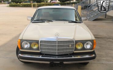 Mercedes-Benz-300-Series-Coupe-1985-Yellow-Tan-469129-6