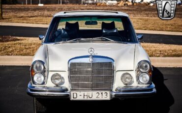 Mercedes-Benz-300SEL-1968-White-Blue-66299-10