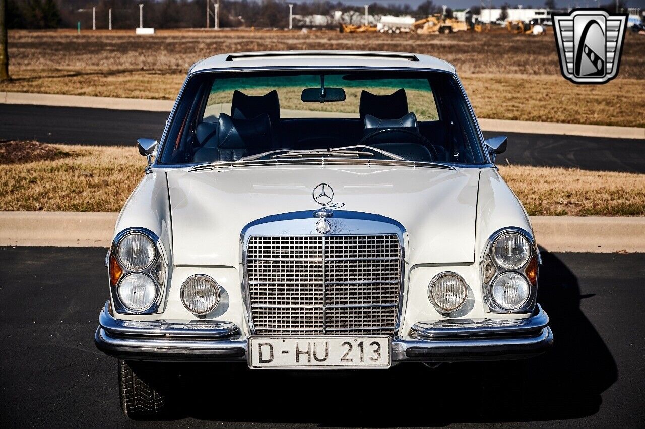 Mercedes-Benz-300SEL-1968-White-Blue-66299-10