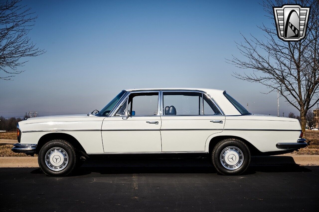 Mercedes-Benz-300SEL-1968-White-Blue-66299-4