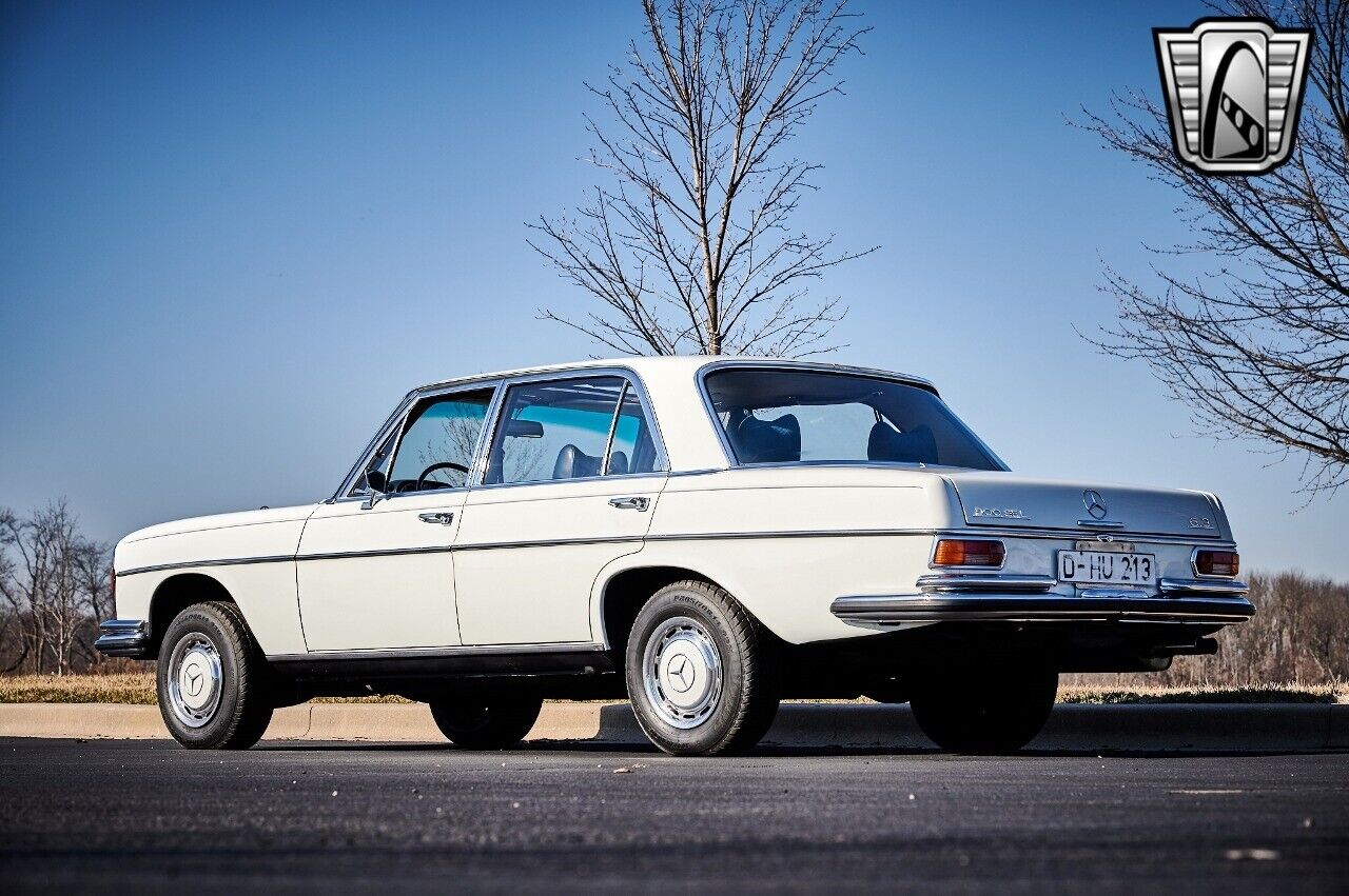 Mercedes-Benz-300SEL-1968-White-Blue-66299-5