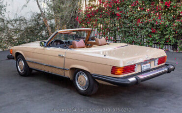 Mercedes-Benz-400-Series-1976-Red-Other-Color-0-6