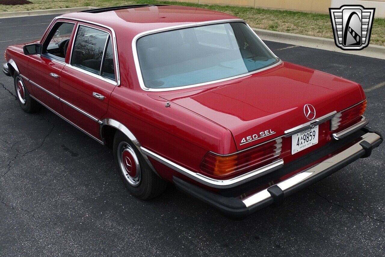 Mercedes-Benz-400-Series-1977-Red-Blue-247385-4