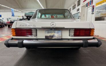 Mercedes-Benz-400-Series-1977-White-Shale-188293-12