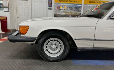 Mercedes-Benz-400-Series-1977-White-Shale-188293-16