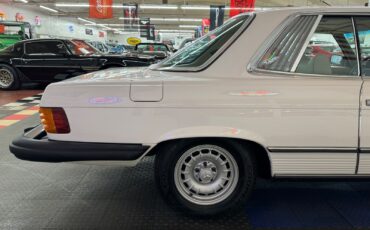 Mercedes-Benz-400-Series-1977-White-Shale-188293-22