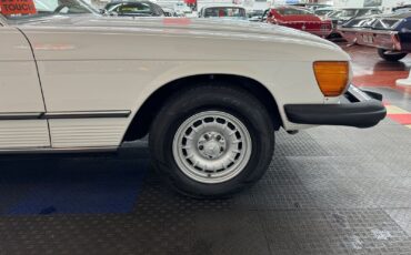 Mercedes-Benz-400-Series-1977-White-Shale-188293-24