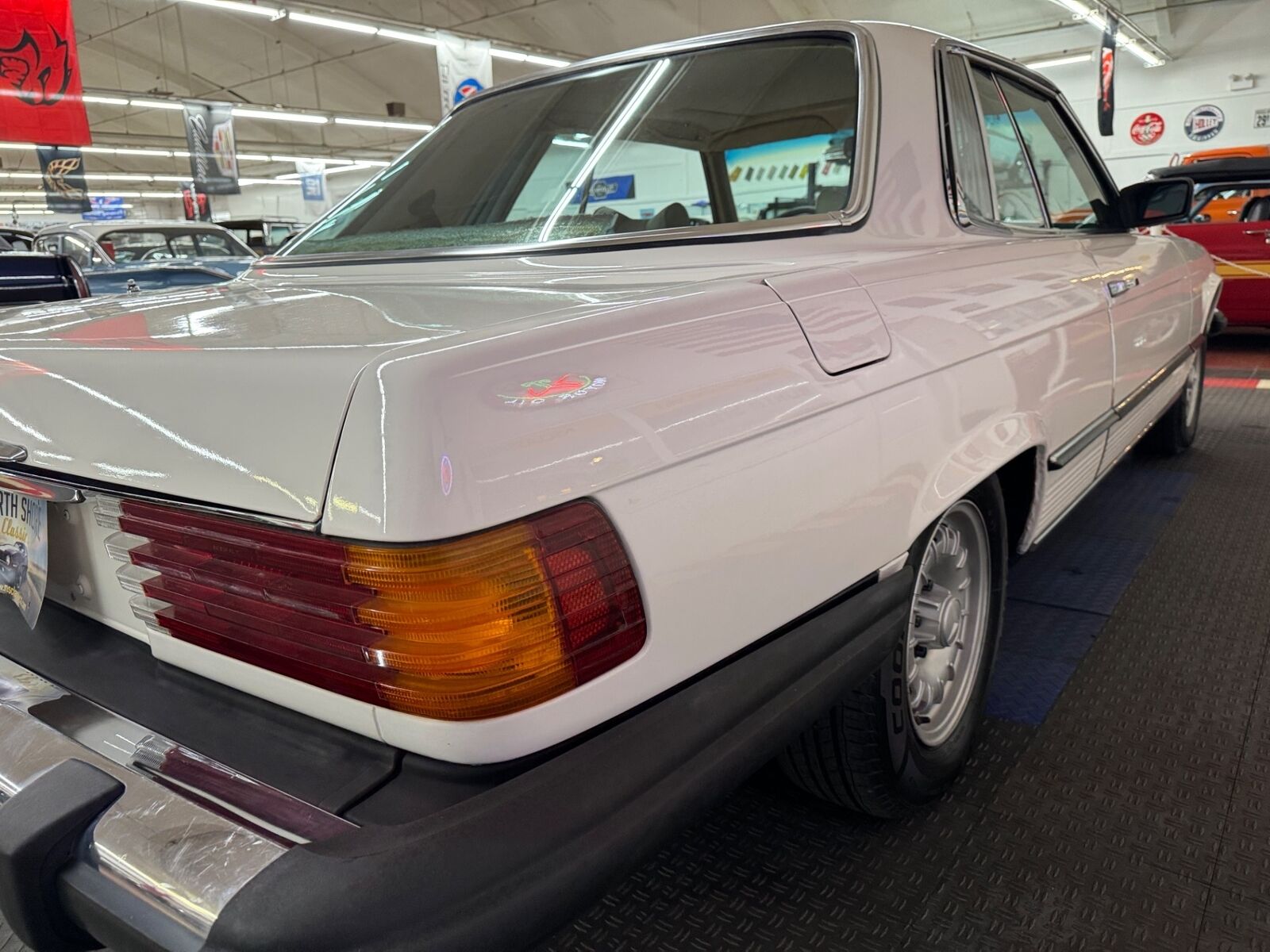 Mercedes-Benz-400-Series-1977-White-Shale-188293-25