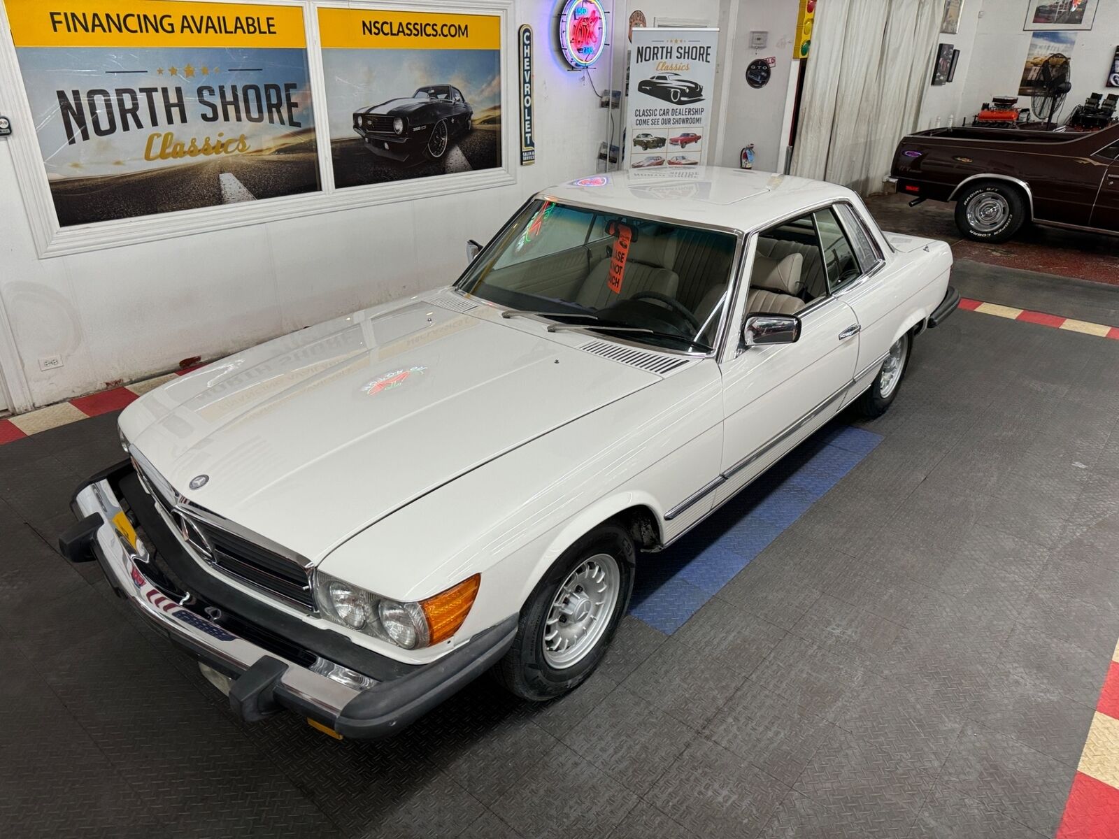 Mercedes-Benz-400-Series-1977-White-Shale-188293-26