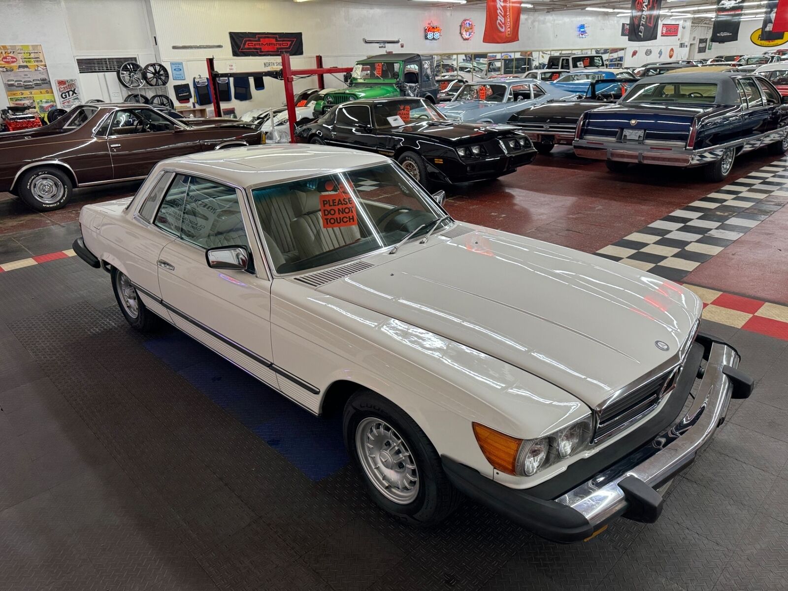 Mercedes-Benz-400-Series-1977-White-Shale-188293-28