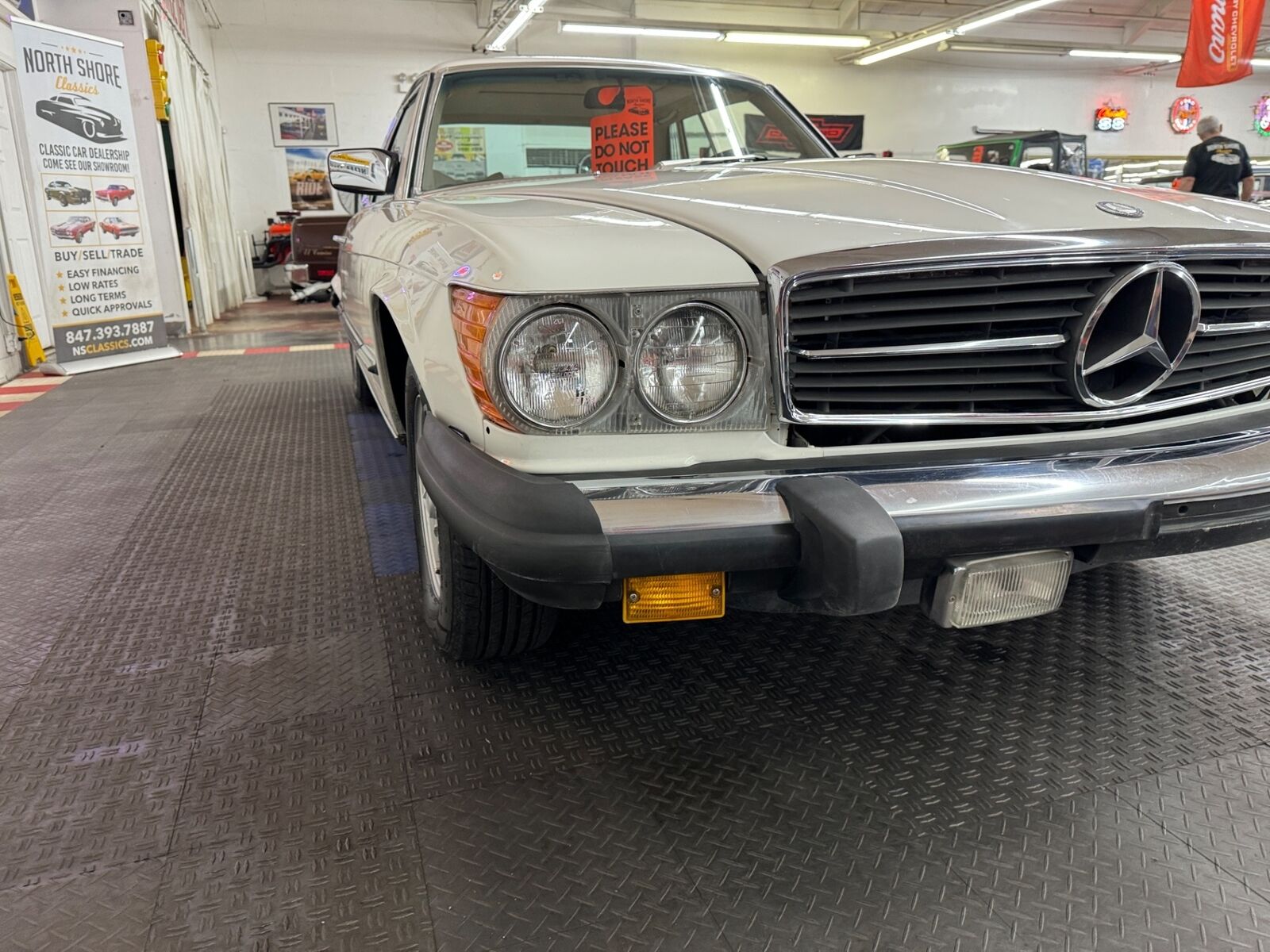 Mercedes-Benz-400-Series-1977-White-Shale-188293-7