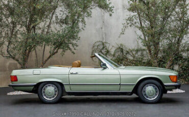 Mercedes-Benz-400-Series-1979-Green-Other-Color-0-3