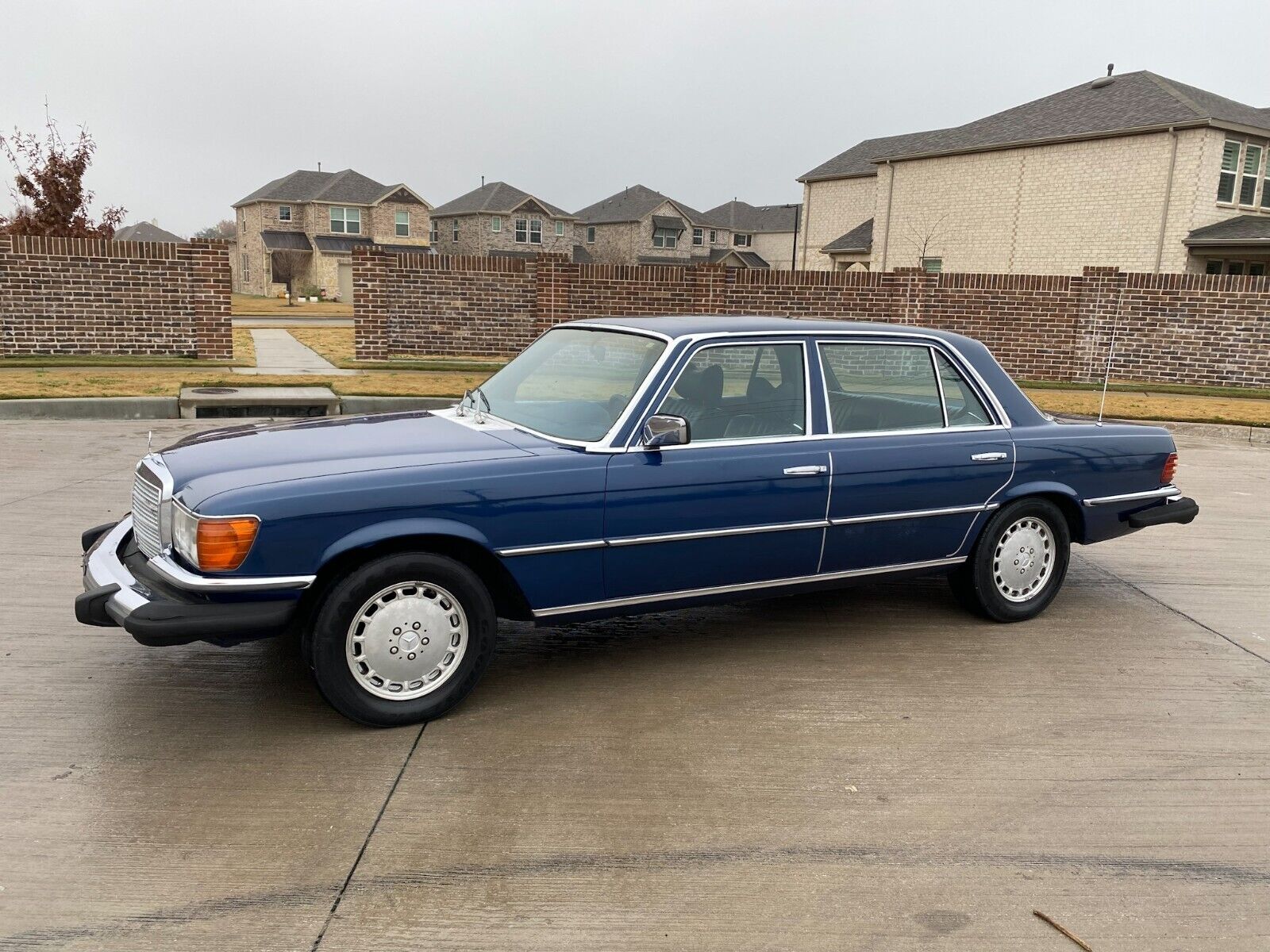 Mercedes-Benz-400-Series-Berline-1979-Blue-220641-23