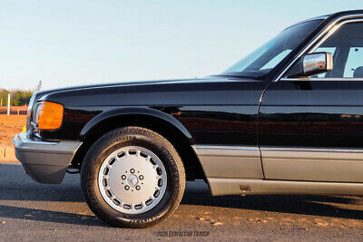 Mercedes-Benz-400-Series-Berline-1988-Black-Black-225817-3