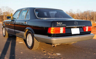 Mercedes-Benz-400-Series-Berline-1988-Black-Black-225817-5