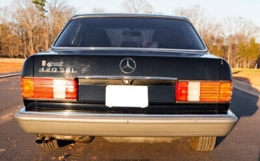 Mercedes-Benz-400-Series-Berline-1988-Black-Black-225817-6