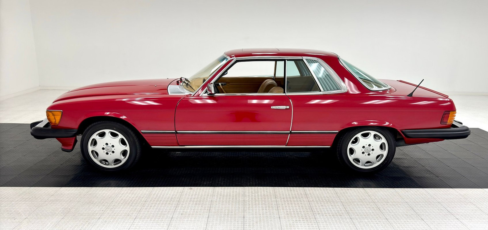 Mercedes-Benz-400-Series-Coupe-1977-Red-Tan-198736-1