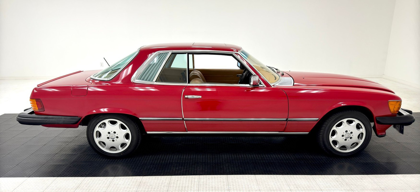 Mercedes-Benz-400-Series-Coupe-1977-Red-Tan-198736-5