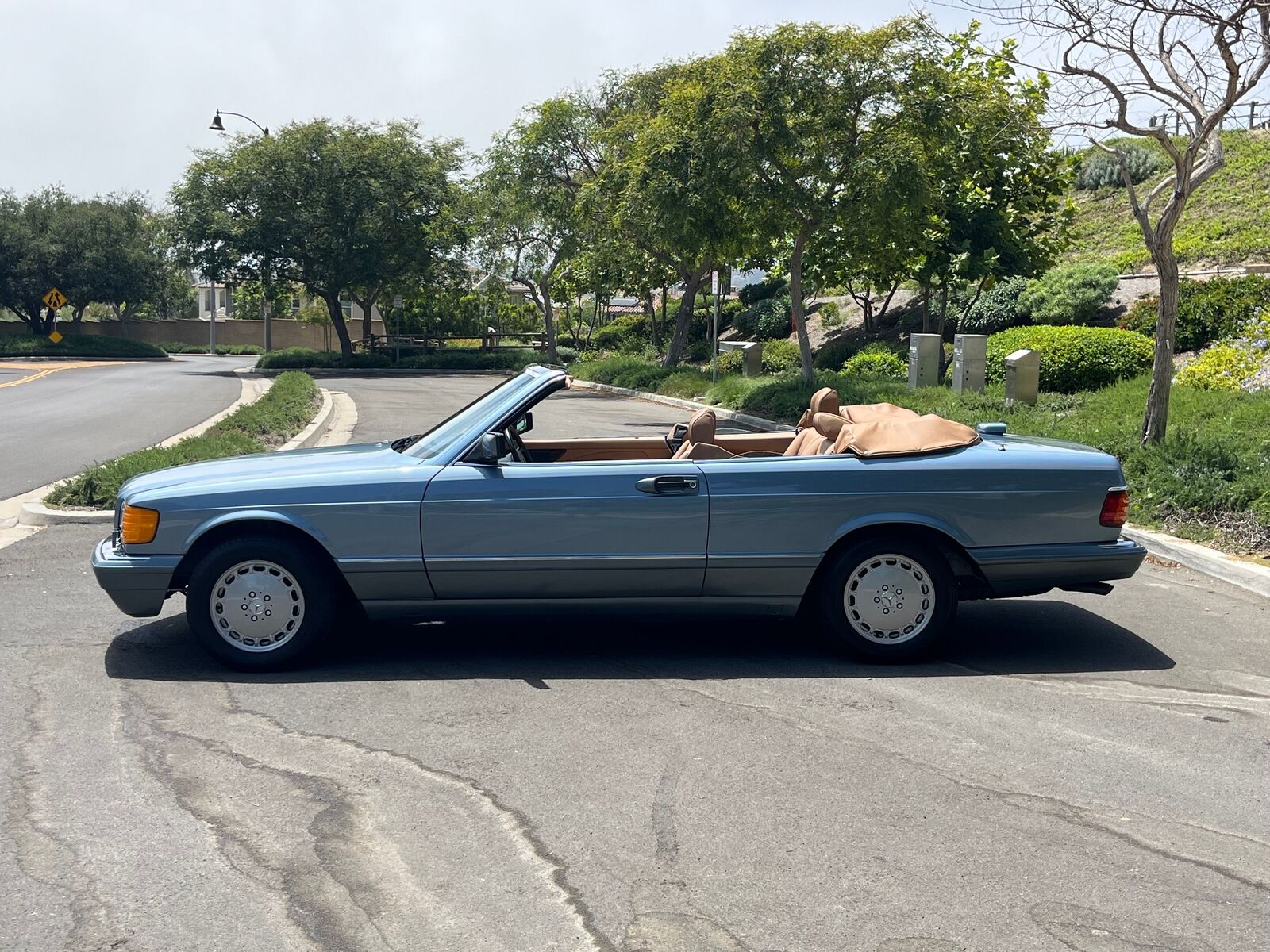 Mercedes-Benz-500-Series-1986-Blue-Tan-49463-3