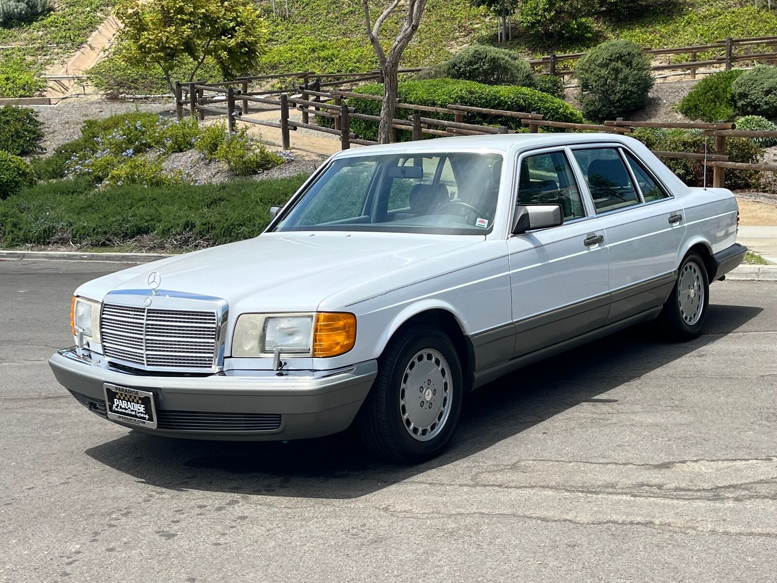 Mercedes-Benz-500-Series-1987-White-Gray-128345-1