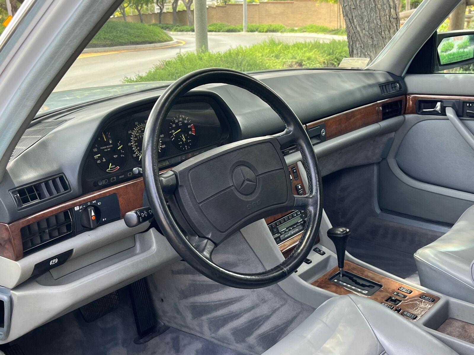 Mercedes-Benz-500-Series-1987-White-Gray-128345-18