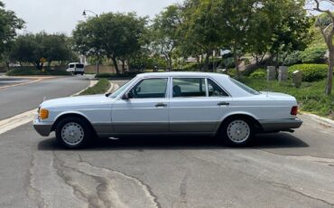 Mercedes-Benz-500-Series-1987-White-Gray-128345-2