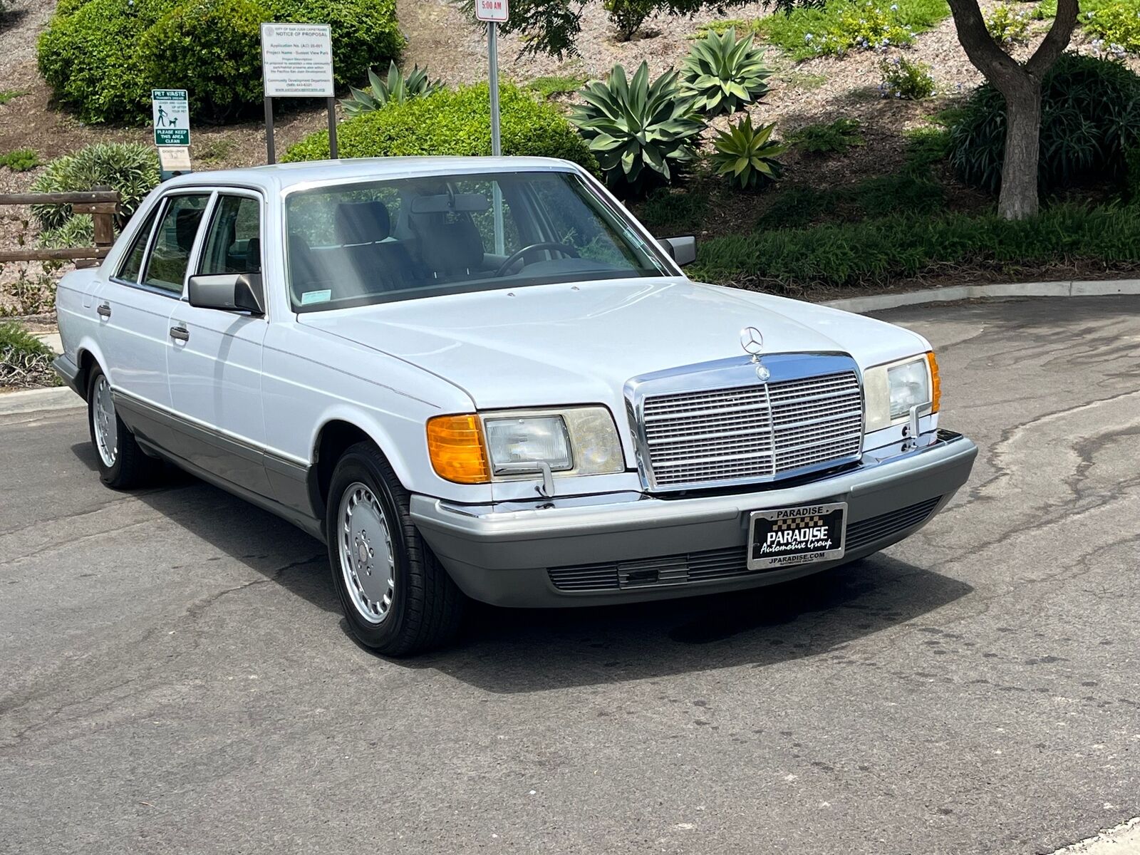 Mercedes-Benz-500-Series-1987-White-Gray-128345-7