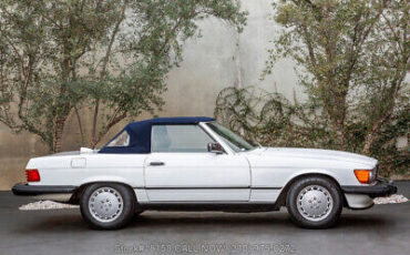 Mercedes-Benz-500-Series-1987-White-Other-Color-0-9