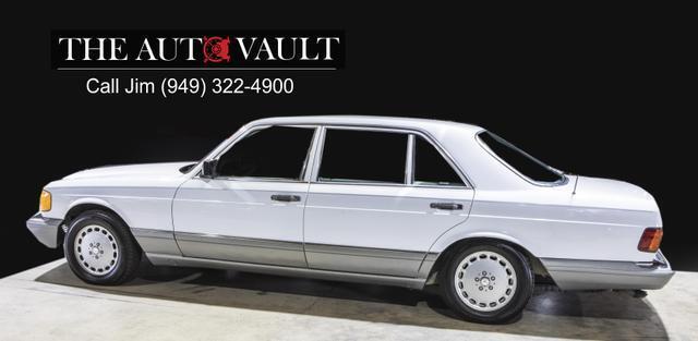 Mercedes-Benz-500-Series-Berline-1987-White-Gray-128345-3