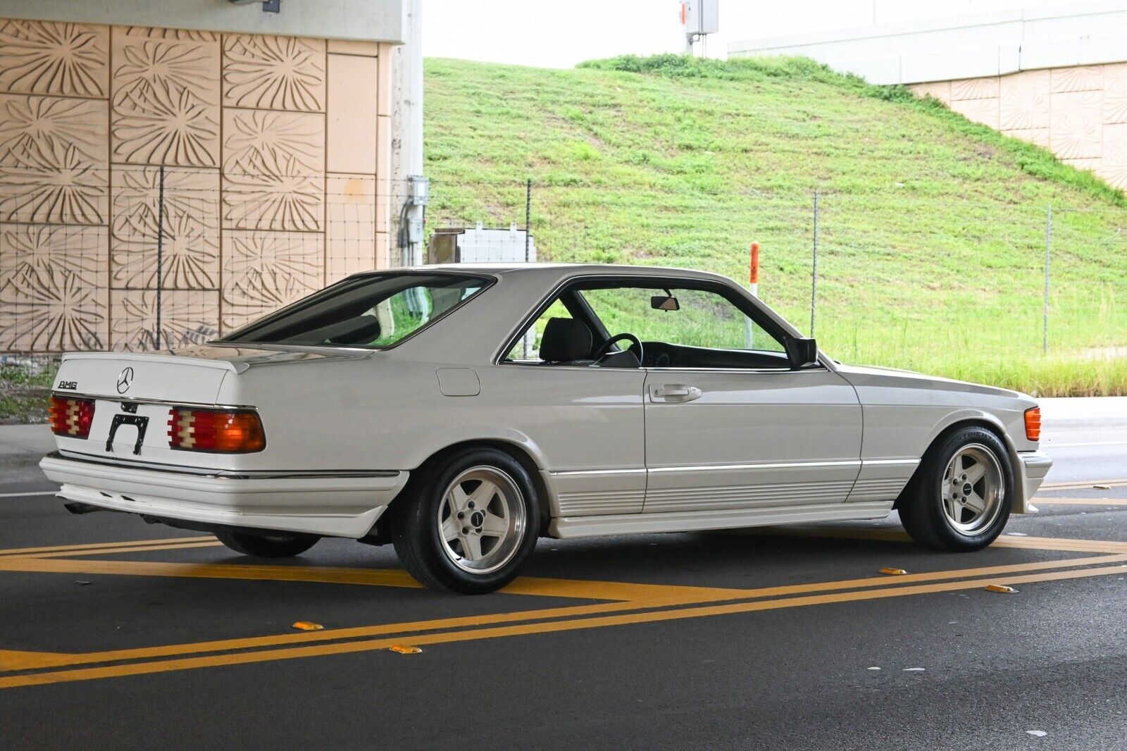 Mercedes-Benz-500-Series-Coupe-1985-Brown-Black-198593-2