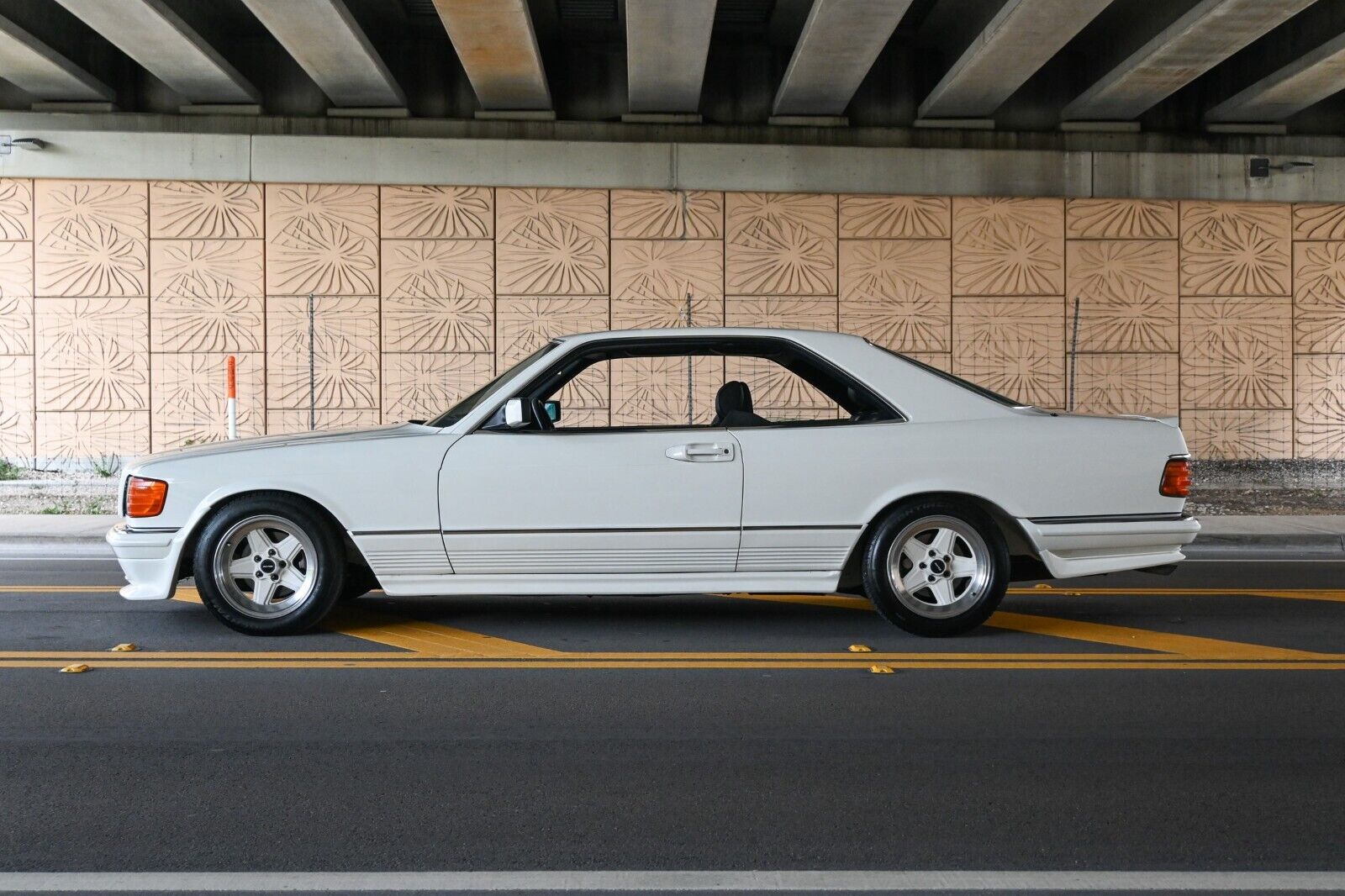 Mercedes-Benz-500-Series-Coupe-1985-Brown-Black-198593-31