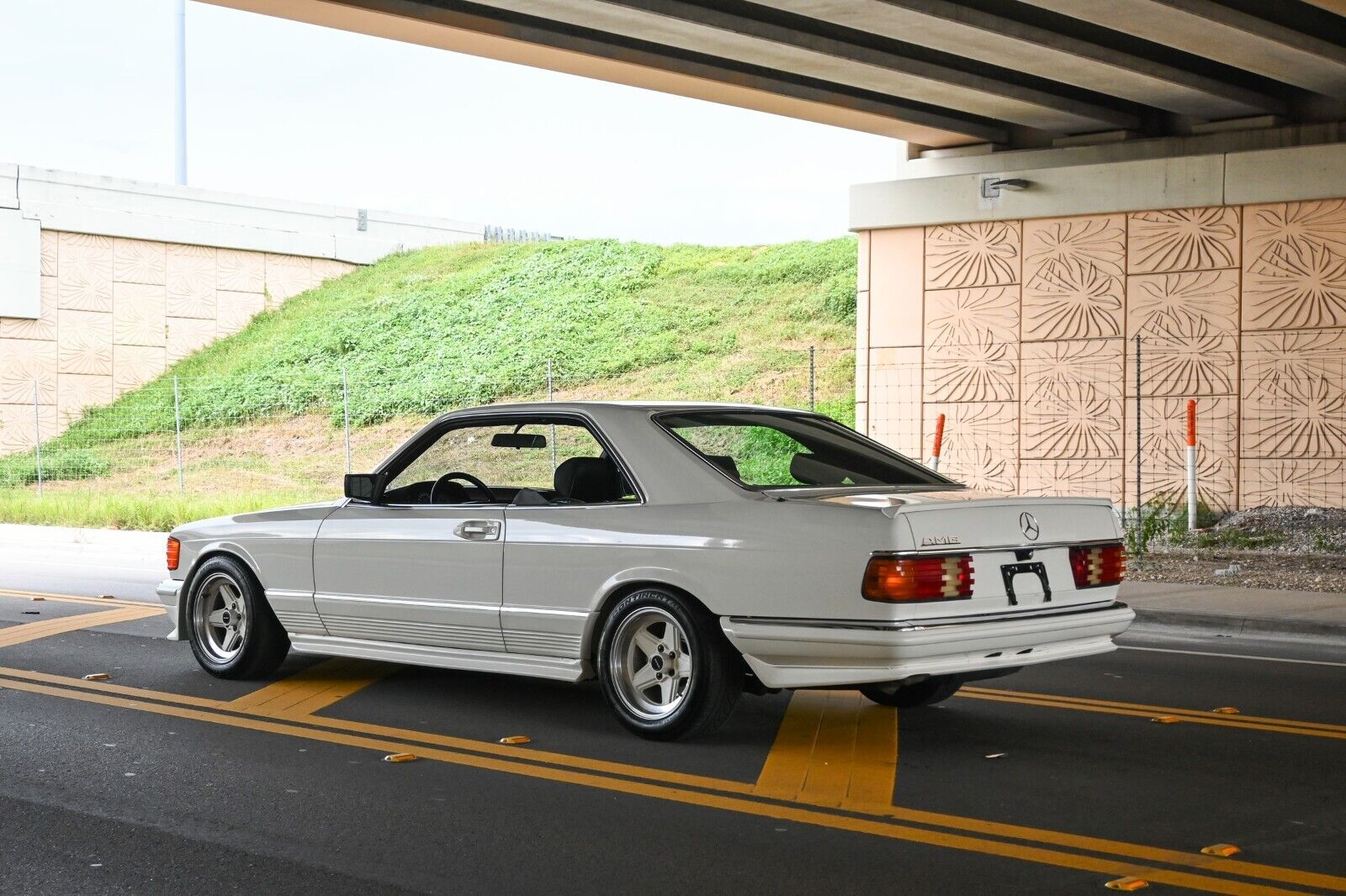 Mercedes-Benz-500-Series-Coupe-1985-Brown-Black-198593-32