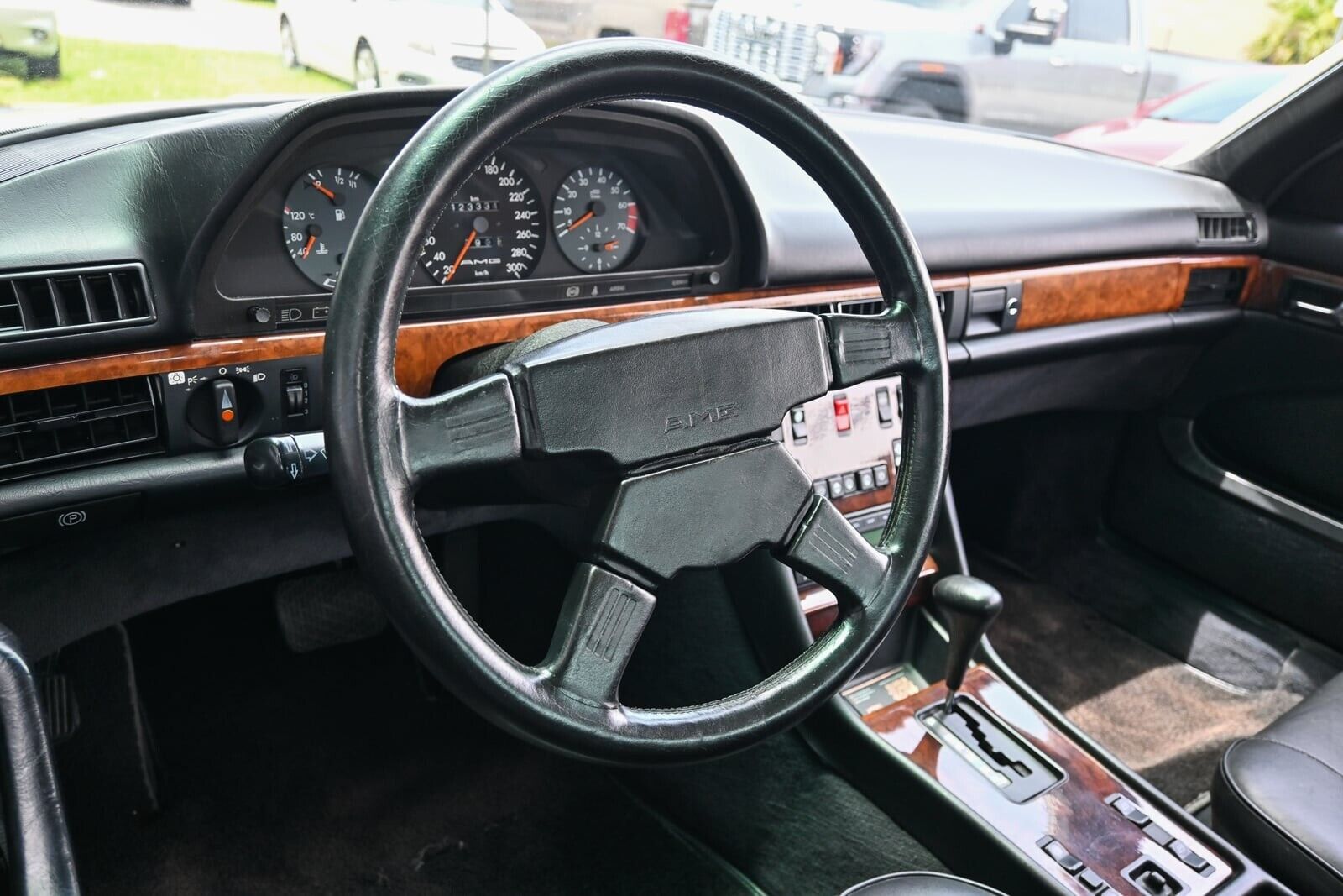 Mercedes-Benz-500-Series-Coupe-1985-Brown-Black-198593-5