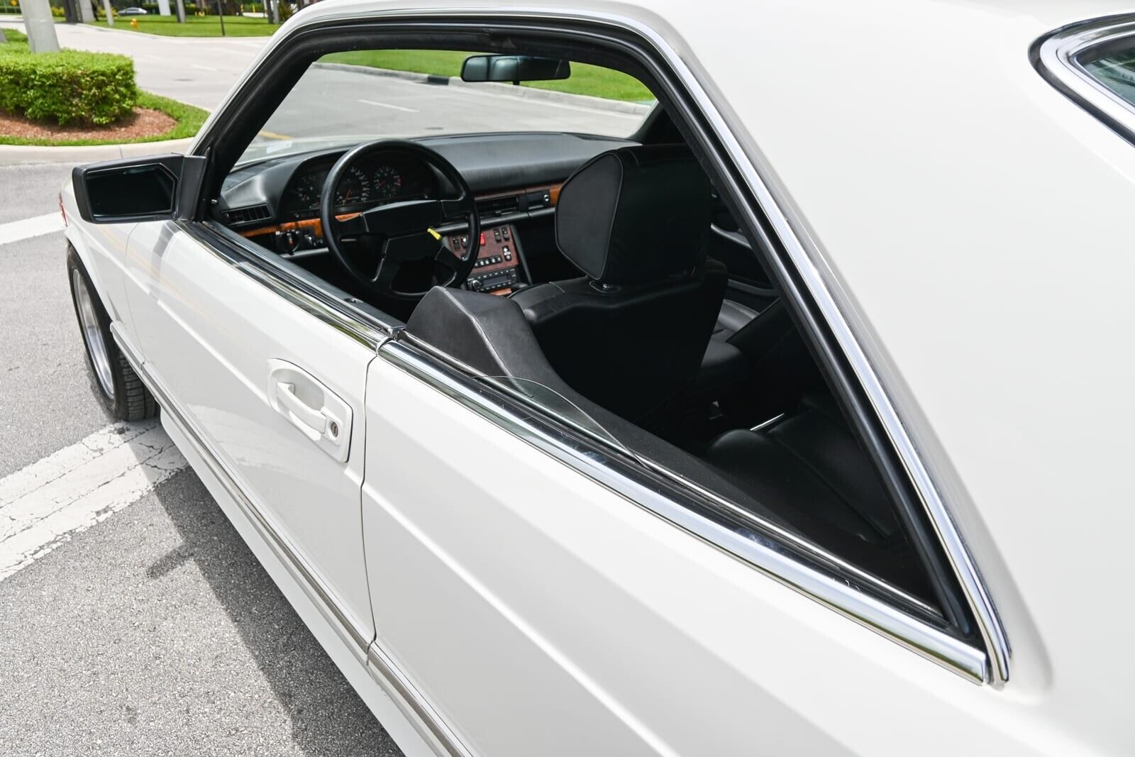 Mercedes-Benz-500-Series-Coupe-1985-Brown-Black-198593-8