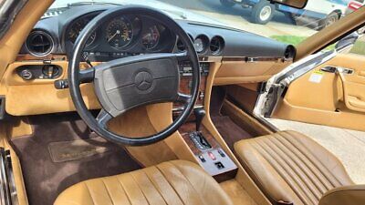 Mercedes-Benz-560-SL-Cabriolet-1987-White-Tan-225517-5