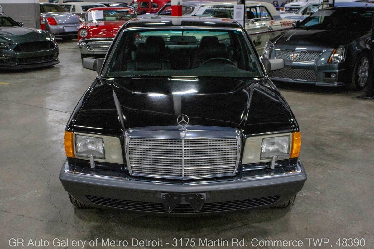 Mercedes-Benz-560SEL-1989-Black-Black-209199-10