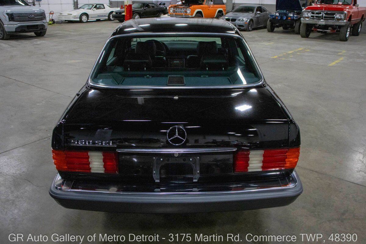 Mercedes-Benz-560SEL-1989-Black-Black-209199-4