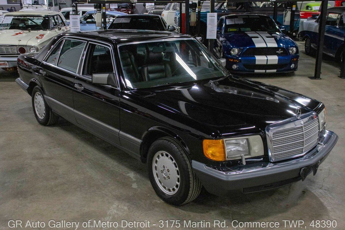 Mercedes-Benz-560SEL-1989-Black-Black-209199-8