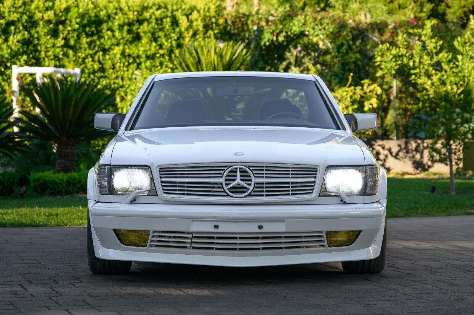 Mercedes-Benz-560sec-1988-White-Blue-103513-3