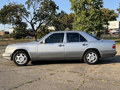 Mercedes-Benz-E-Class-1995-Grey-188293-2