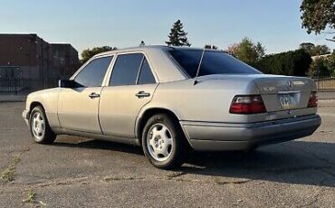 Mercedes-Benz-E-Class-1995-Grey-188293-3