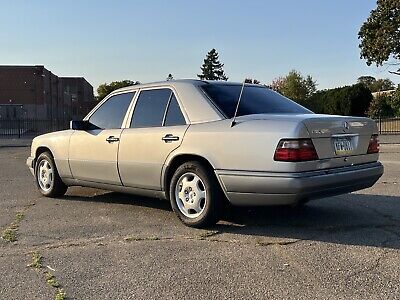 Mercedes-Benz-E-Class-1995-Grey-188293-3