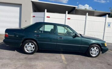 Mercedes-Benz-E-Class-Berline-1995-Green-Tan-218486-4