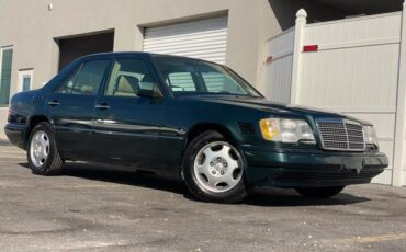 Mercedes-Benz-E-Class-Berline-1995-Green-Tan-218486-5