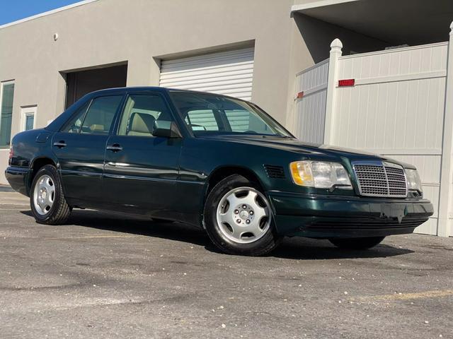 Mercedes-Benz-E-Class-Berline-1995-Green-Tan-218486-5