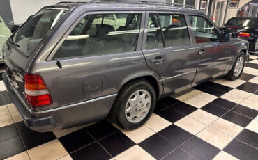 Mercedes-Benz-E-Class-Break-1995-Black-Gray-189507-22