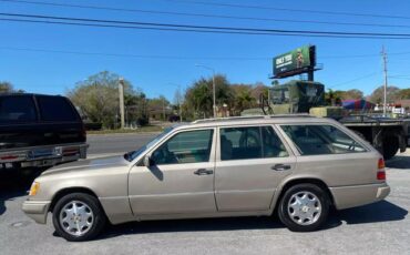 Mercedes-Benz-E-Class-Break-1995-Silver-Tan-0-2